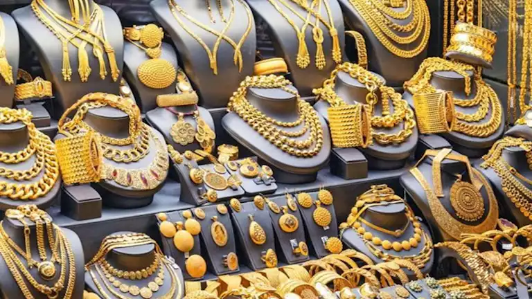 أسعار الذهب في السوق المحلي تشهد تراجعًا خلال تعاملات الجمعة منتصف اليوم
