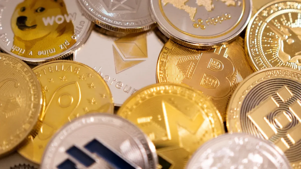 أسعار العملات الرقمية اليوم.. بيتكوين تستقر أعلى 64 ألف دولار