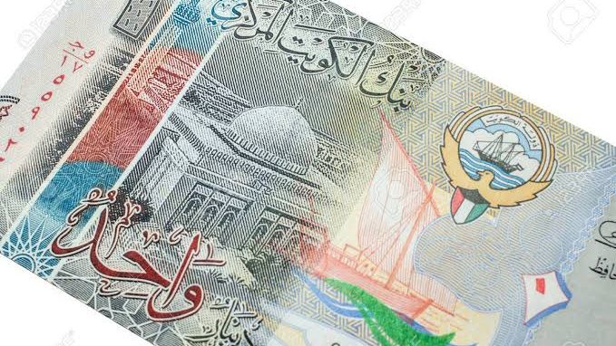 أسعار العملات العربية اليوم.. الدينار ينخفض والريال والدرهم دون الـ14 جنيها