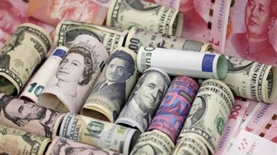 أسعار العملات اليوم الاثنين: تراجع اليورو والجنيه الإسترليني والريال السعودي