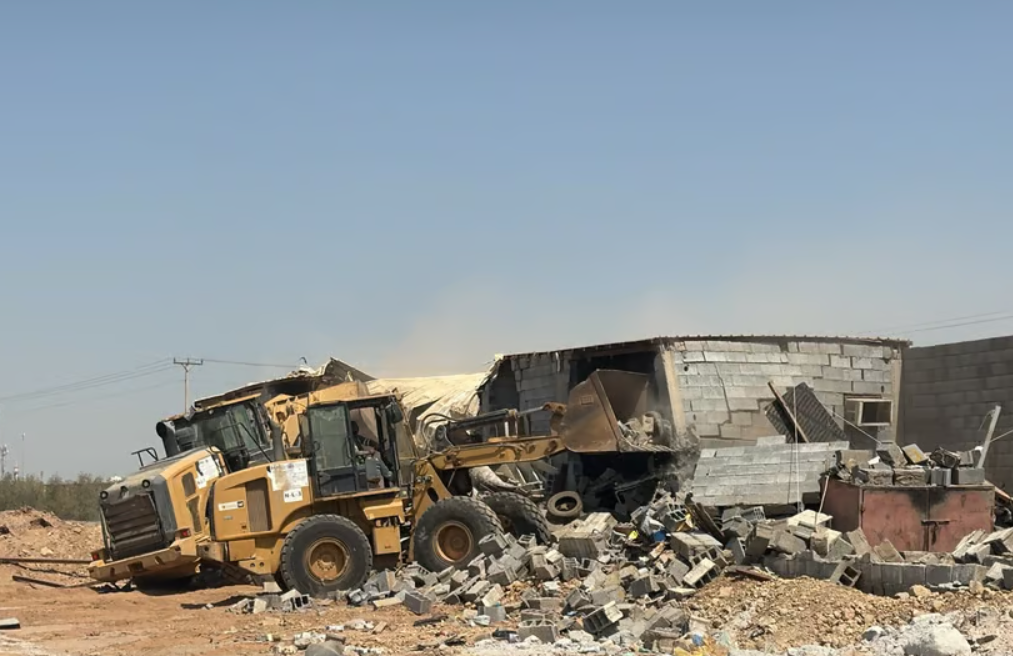 أمانة جدة تزيل تعديات على أراض حكومية في ذهبان