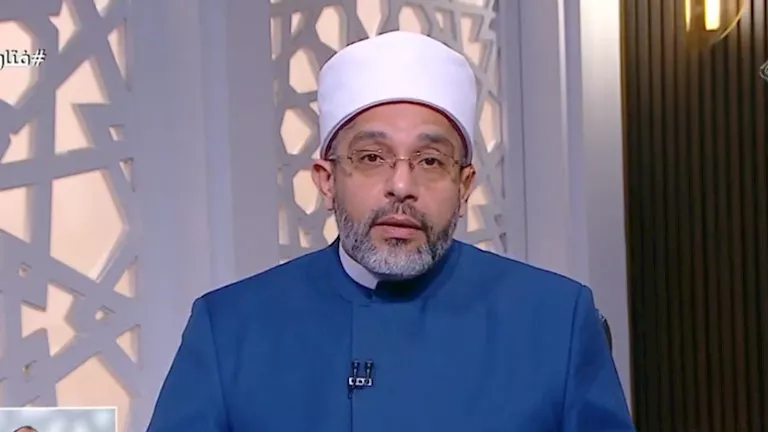 أمين الفتوى يوضح هل يجوز أن يكون الكفن مخيطًا