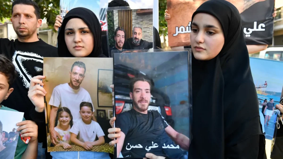 أهالي الشبان الأربعة المفقودين في جنوب لبنان يعتصمون أمام السرايا: لا معلومات عن مصير أبنائنا