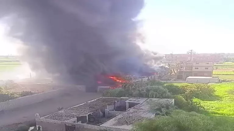إخماد حريق اندلع بمخزن أجهزة كهربائية في سوهاج
