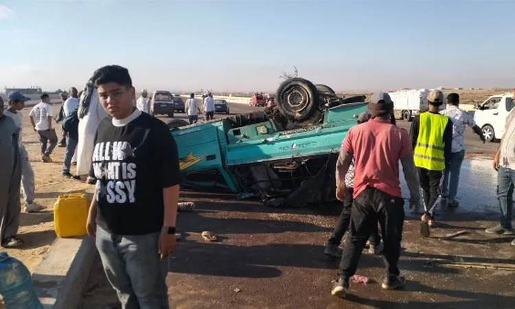 إصابة 13 عاملا في انقلاب سيارة ربع نقل على طريق مطروح الإسكندرية