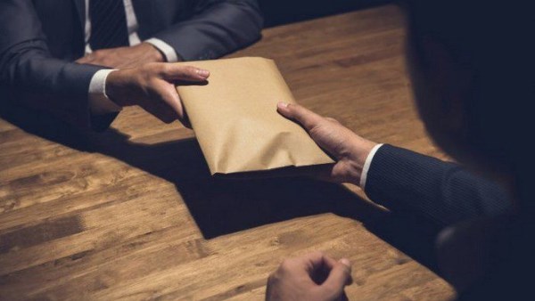إعفاء وجوبى للراشي ووسيط الرشوة من العقاب في هذه الحالة بالقانون
