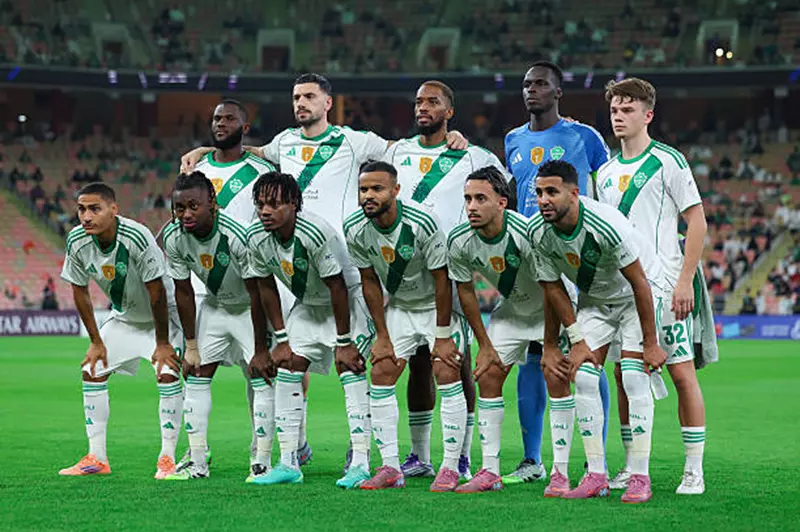 الأهلي السعودي يتفق على استمرار محترفه