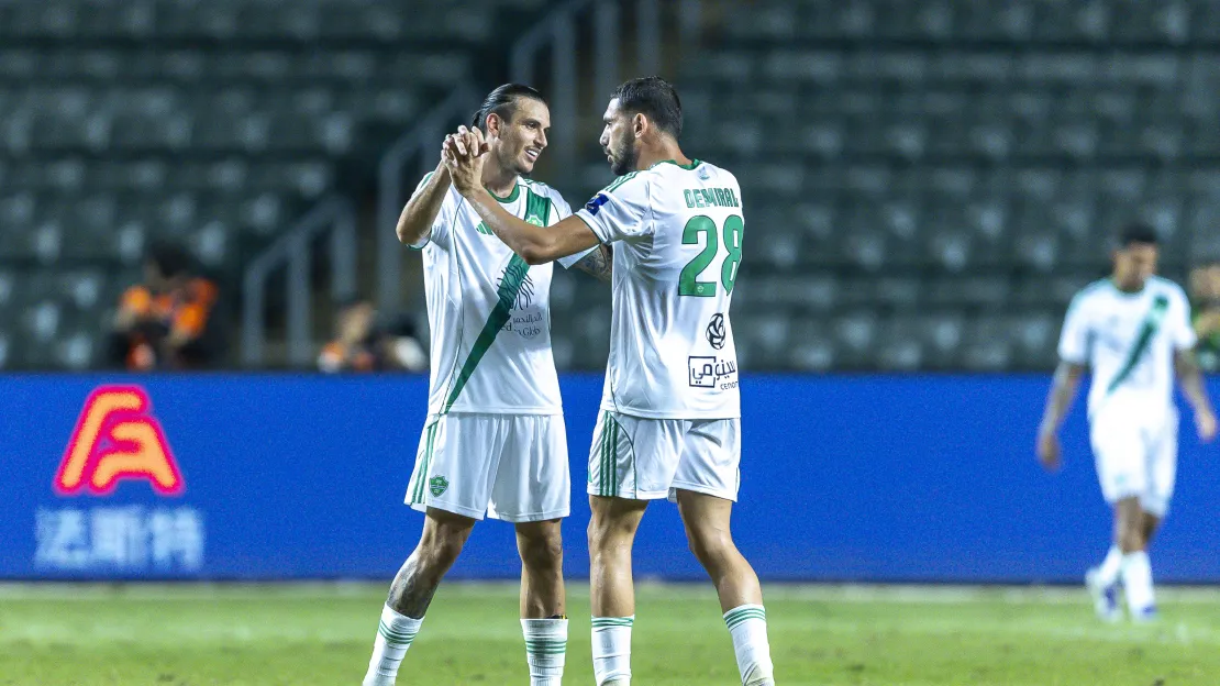 الأهلي السعودي يخطف هدف مانشستر يونايتد