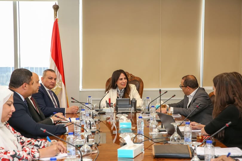 “الإسكان” تبحث مع “الكازار” إنشاء مشروع “أوت ليت” تجاري بنطاق مدن شرق القاهرة
