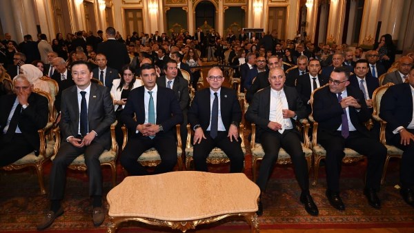 الاستثمار: مصر تمتلك مقومات تؤهلها لترسيخ مكانتها كمركز إقليمي لصناعة وتصدير مركبات الطاقة الجديدة