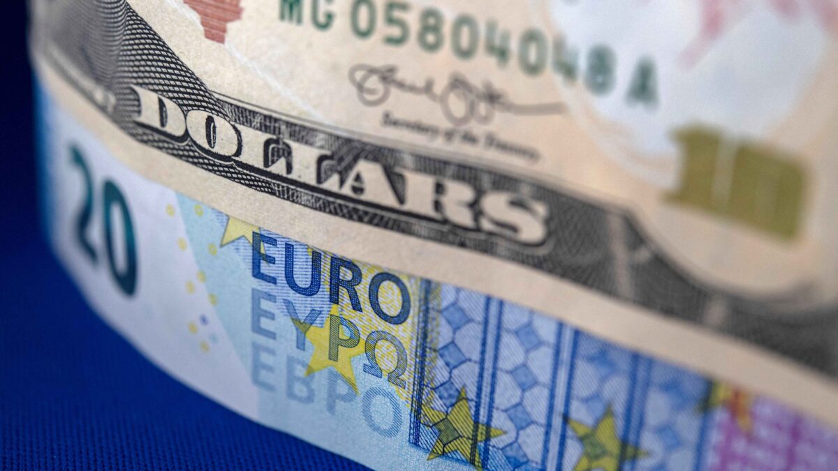 التحليل الفني: زوج EUR/USD يشكل نموذج القمم المتساوية