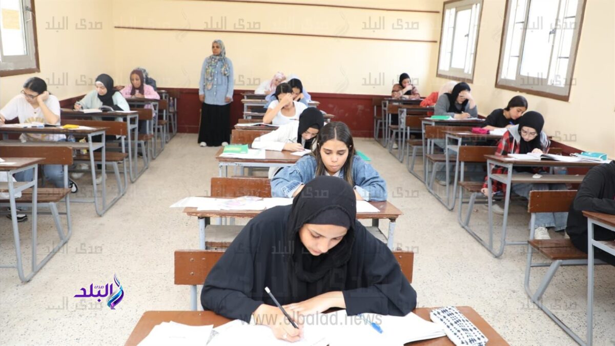 الثانوية العامة 2026|بدء امتحاني اللغة الثانية والإقتصاد باللجان الآن