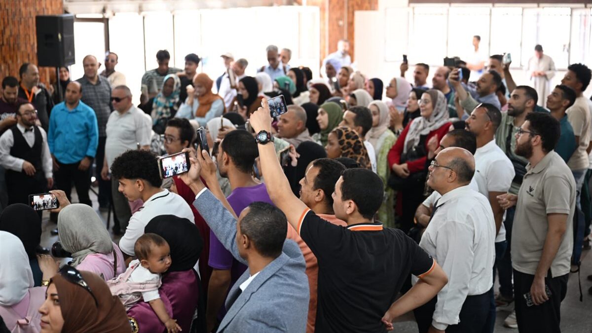 الثقافة تفاجئ ركاب مترو السيدة زينب بعروض مبهجة لذوي الهمم