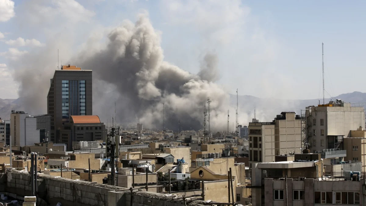 الجارديان: حرب إيران تترك آثارًا عميقة على اقتصاد العالم
