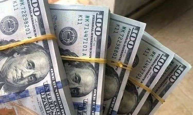 الجنيه يواصل الارتفاع أمام الدولار.. والأخضر بـ 50.53 جنيه
