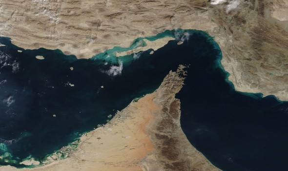 الجيش الأمريكي تلقى توجيهات برفع الحصار في مضيق هرمز يوم الجمعة