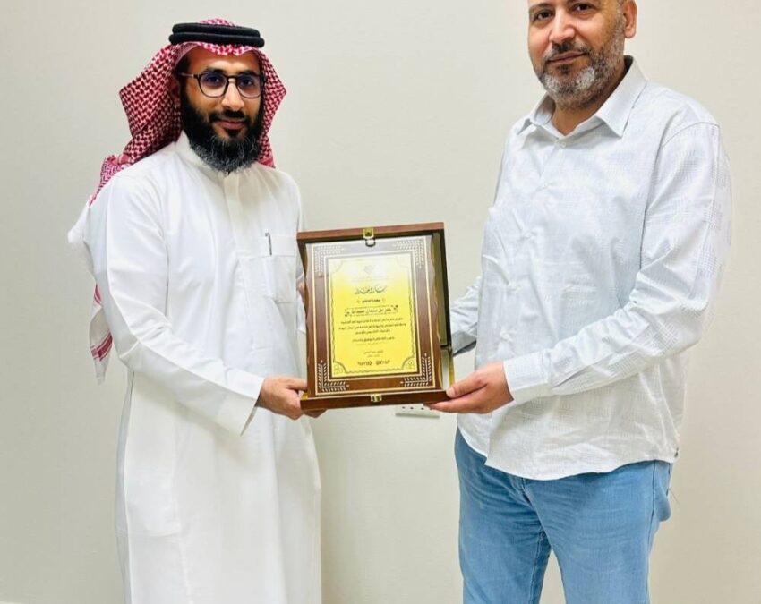 الدكتور الحربي يكرم الشركسي وعبيدات