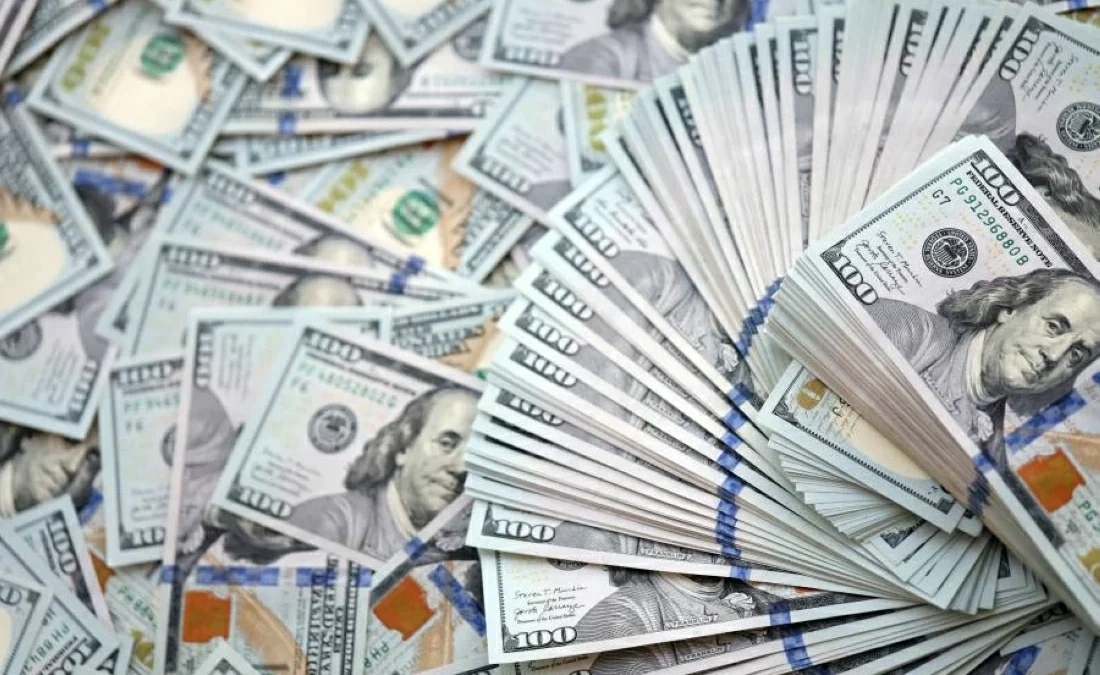 الدولار عند أدنى مستوى في 10 أيام بعد الاتفاق الأميركي الإيراني