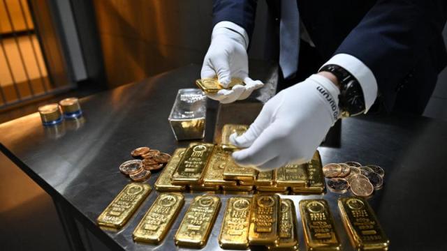 الذهب يرتفع وسط ترقب تنفيذ بنود اتفاق السلام بين أمريكا وإيران