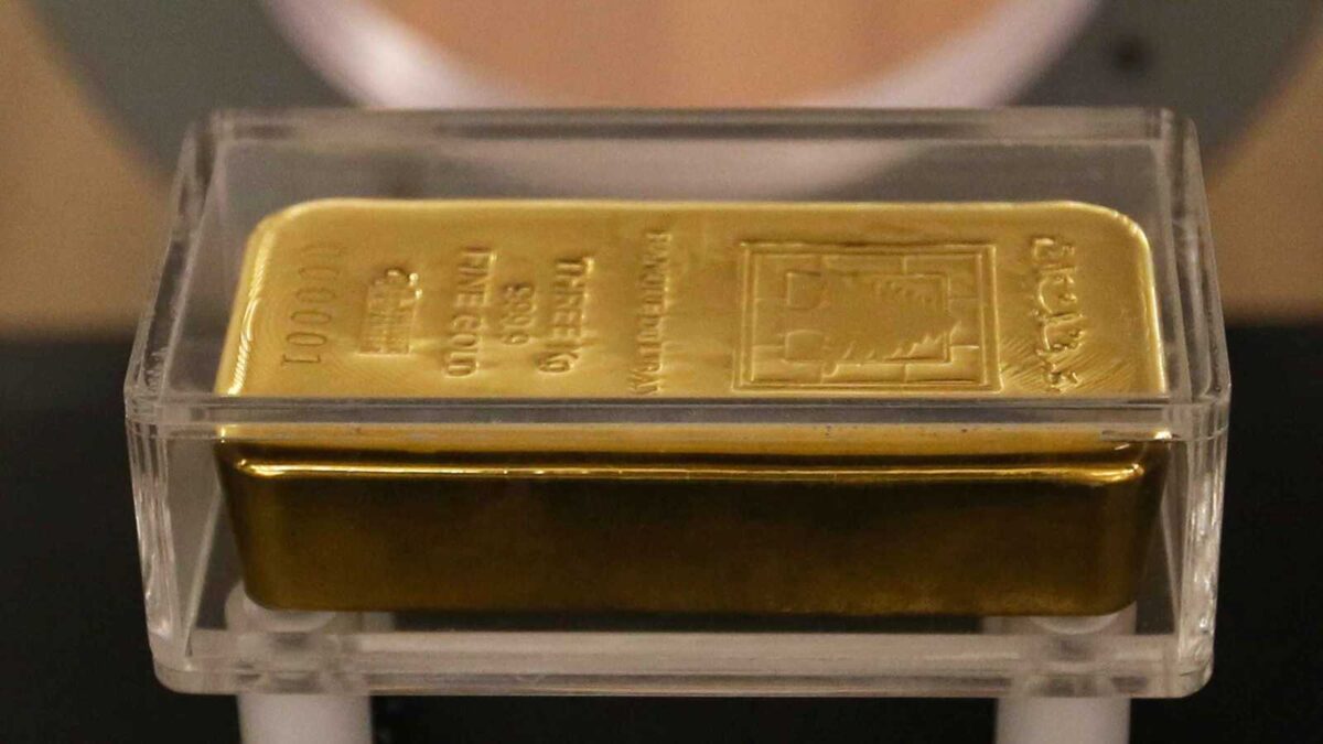 الذهب يقفز أكثر من 100 دولار.. هل حان وقت الشراء أم للتقلبات بقية؟