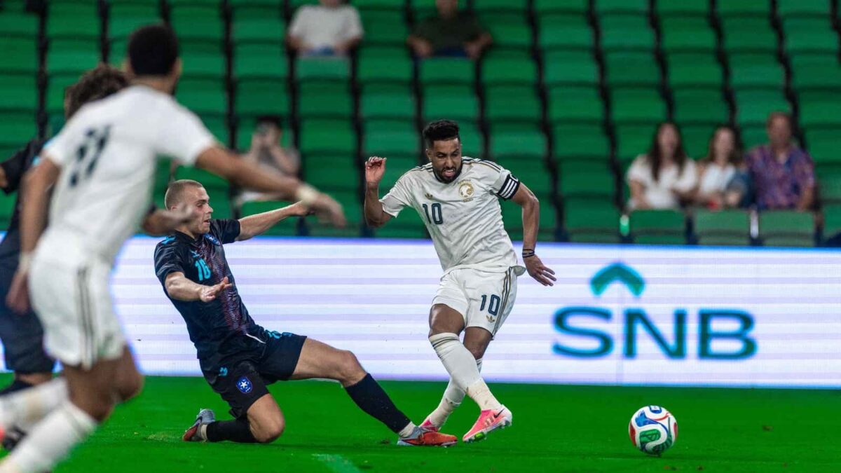 الصدام الأول.. القنوات الناقلة لمباراة السعودية وأوروغواي في كأس العالم