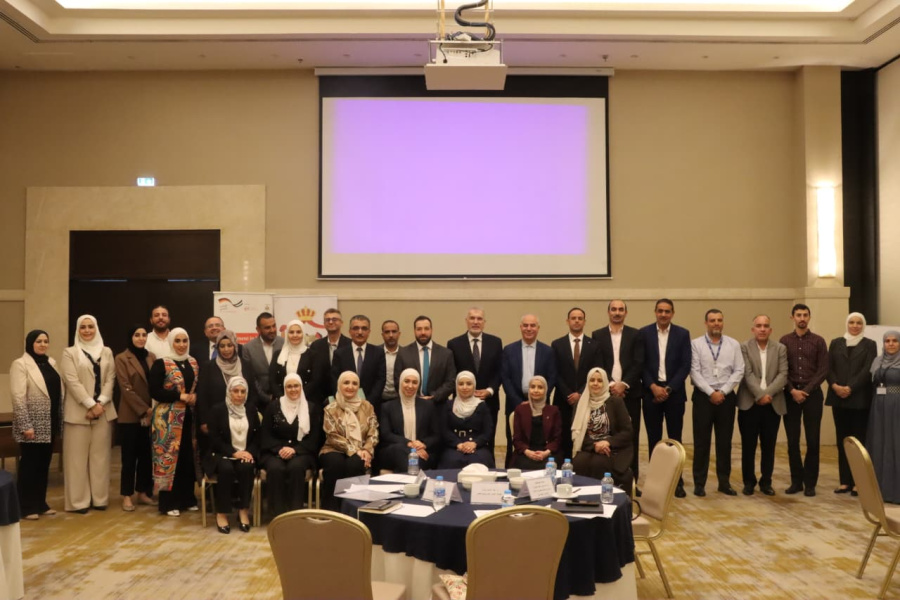 العمل تعقد جلسة تشاورية حول نتائج دراستين حول سوق العمل