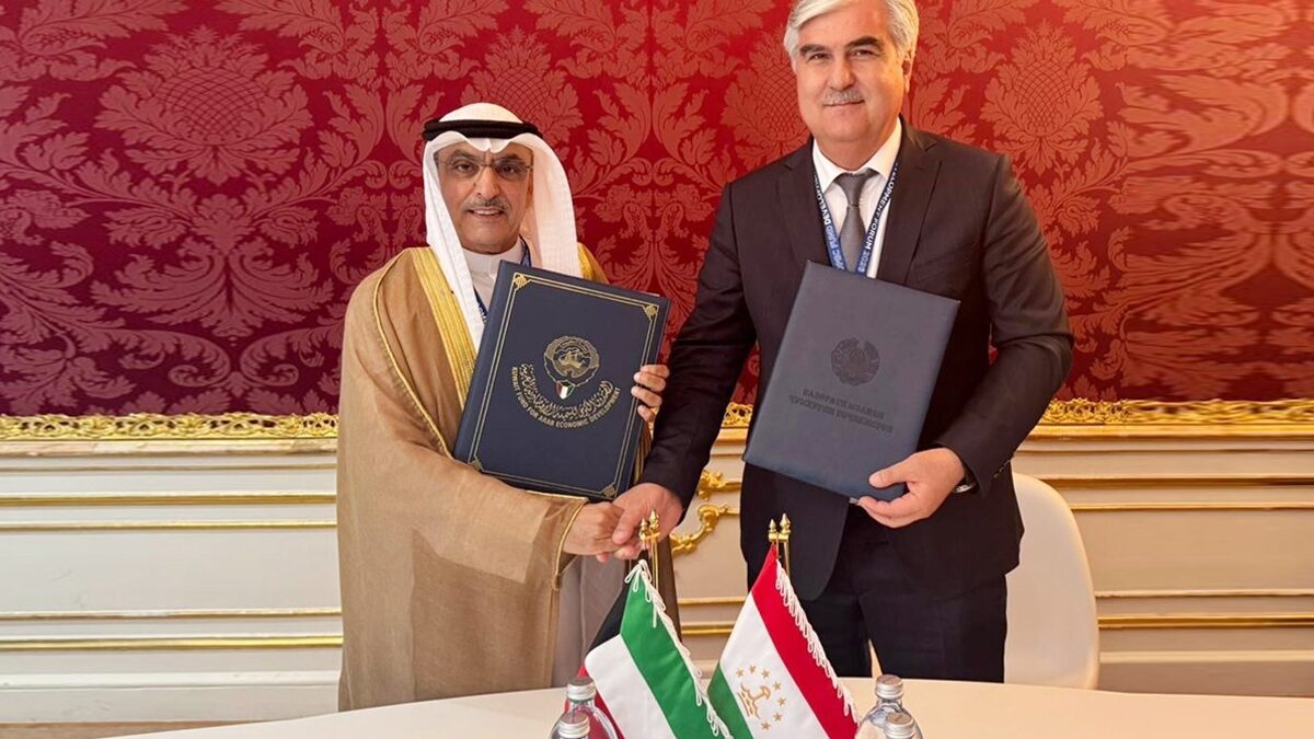 «الكويتي للتنمية» يوقع اتفاقية قرض لتطوير مدارس بطاجيكستان