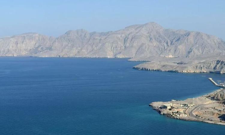 المنظمة البحرية الدولية تكشف تفاصيل خطة إجلاء أكثر من 11 ألف بحار من مضيق هرمز