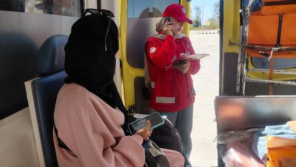 الهلال الأحمر يستقبل الدفعة 51 من المصابين الفلسطينيين