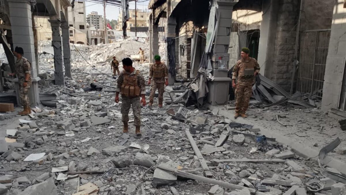 بالصور: الجيش ينفذ مهماته في المناطق المتضررة: تفكيك قنابل وفتح طرقات