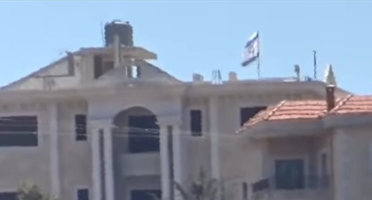 بالفيديو… رفع العلم الإسرائيليّ في بلدة حداثا