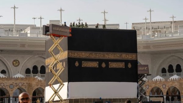 بث مباشر.. مراسم تغيير كسوة الكعبة المشرفة 2026 مع بداية العام الهجري