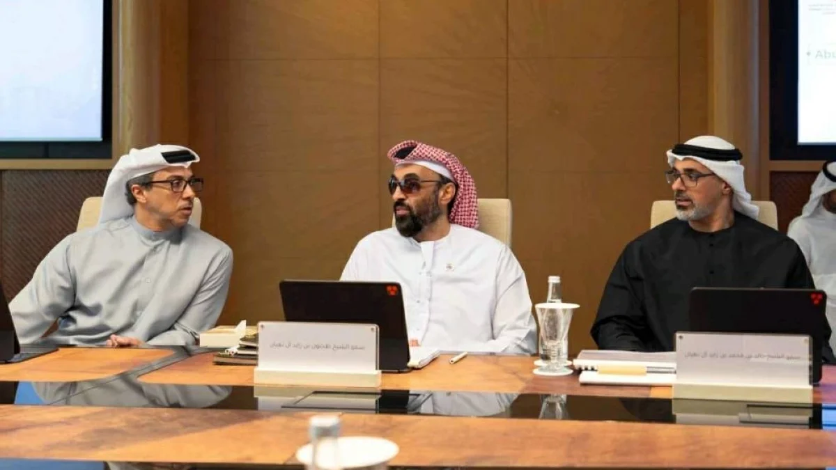 بحضور منصور بن زايد وخالد بن محمد بن زايد..طحنون بن زايد يترأس اجتماع «الشؤون الاستثمارية»