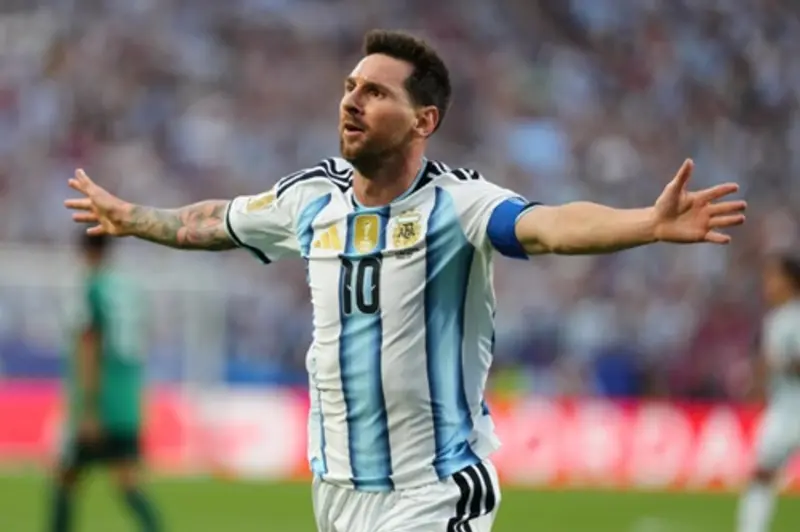 برغوث بداخله أسد.. رحلة ميسي نحو لقب الهداف التاريخي لكأس العالم