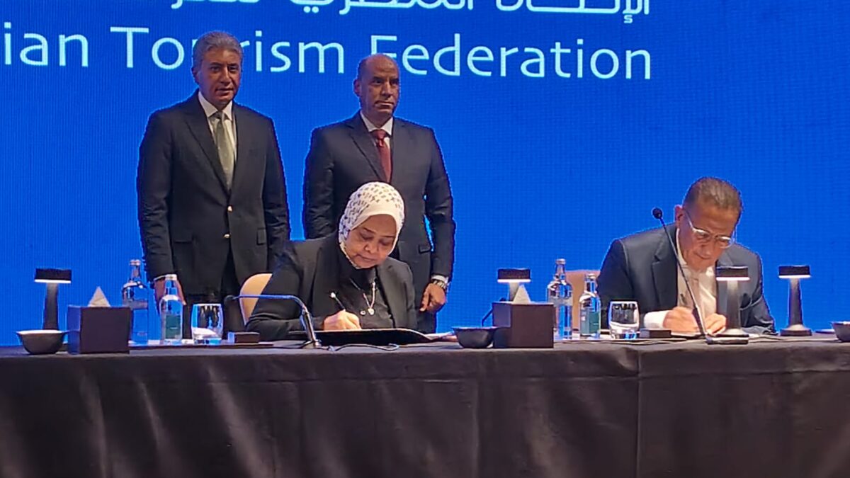 بروتوكول تعاون بين السياحة والعمل لتقنين أوضاع العمالة الأجنبية بالمنشآت السياحية والفندقية