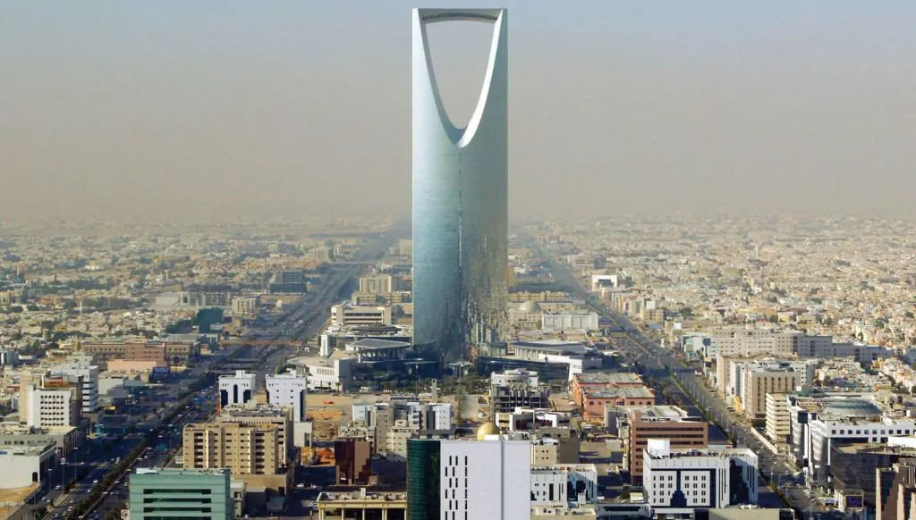 بعد أشهر من التباطؤ.. قطاع الإنشاءات السعودي يعود للنمو