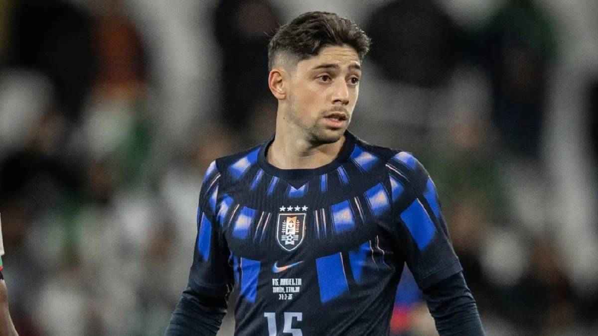 بعد استثناء الفيفا.. قميص كأس العالم يفجر جدلاً بين مصر وأوروغواي