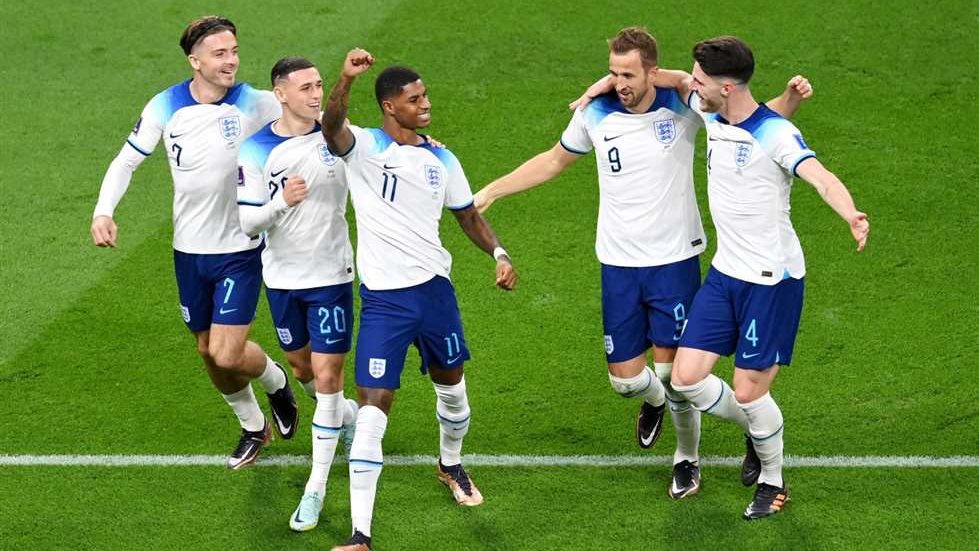 بعد سرقة المعدات .. منتخب إنجلترا مهدد بإعصار قوي في أمريكا