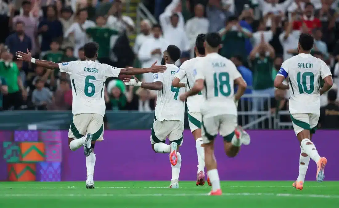 بقمصان وردية.. فيفا يكرم مدينة ميامي خلال مباراة السعودية
