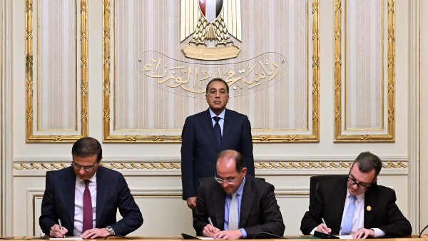 بينها ديون تعود للثمانينيات.. رئيس الوزراء يشهد تسوية “تشابكات مالية تاريخية” بقيمة 196 مليار جنيه