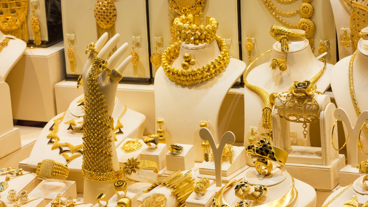 تراجع أسعار الذهب مع ارتفاع النفط وقوة الدولار