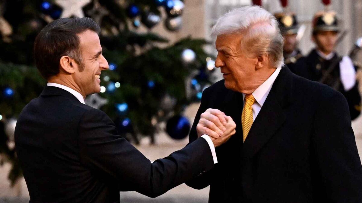 ترامب يساوم ماكرون: ألغِ الضريبة على عمالقة التكنولوجيا أو ادفع الثمن