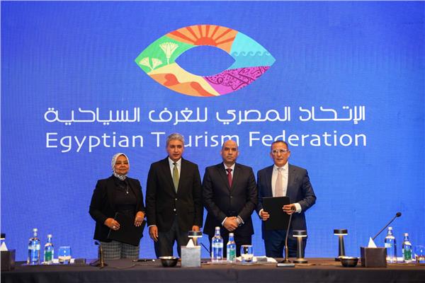 ترحيب سياحي واسع بمبادرة تيسير تراخيص عمل الأجانب بالمنشآت السياحية