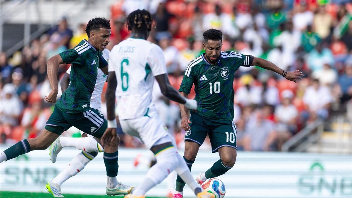 تشكيل السعودية أمام أوروجواي في كأس العالم.. ثنائي يقود الهجوم