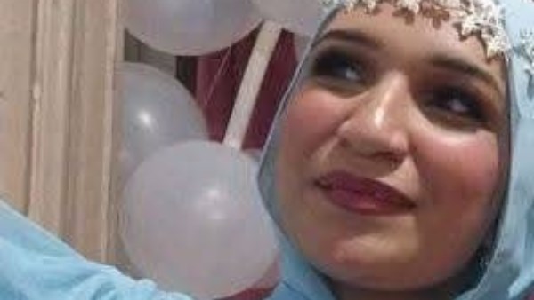 تشييع جثمان الأم الشابة التي توفيت بعد 11 يومًا من الغيبوبة عقب ولادة طفلها الأول بالإسماعيلية