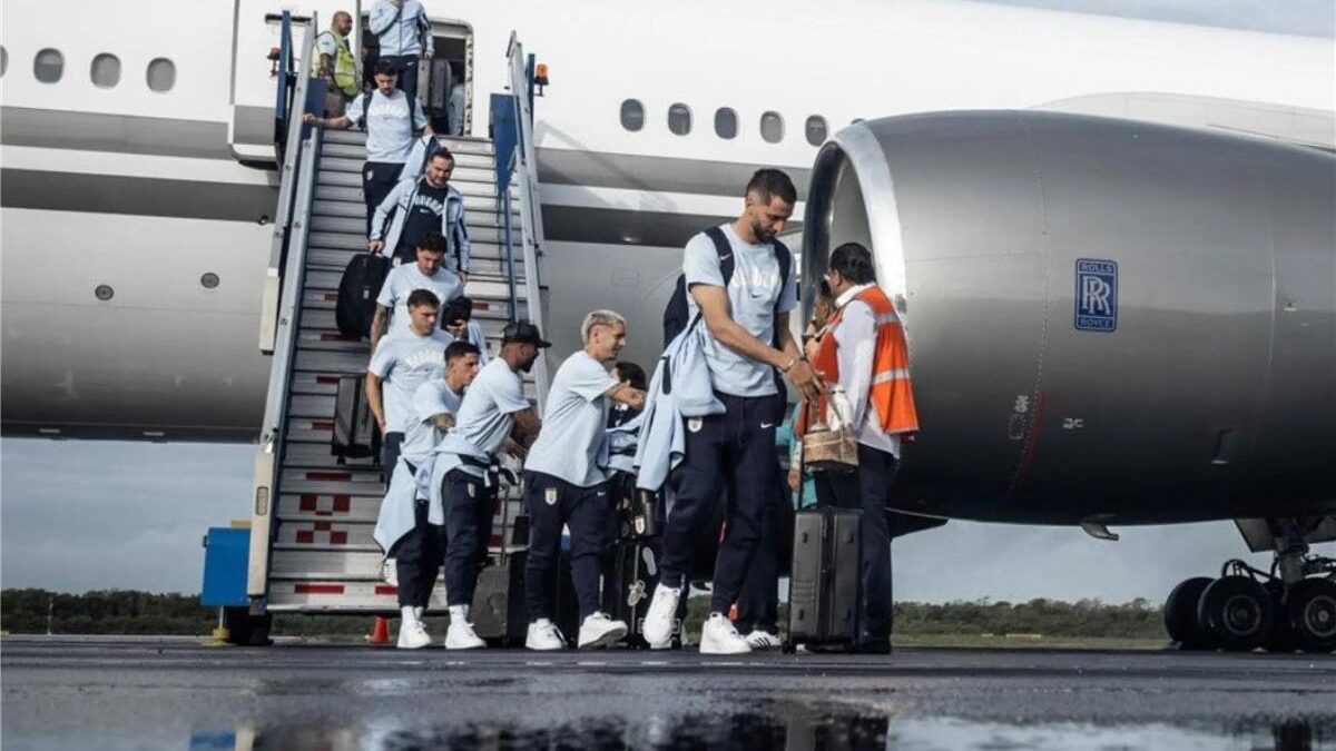تطورات أزمة طائرة منتخب أوروجواي المتجهة إلى أمريكا