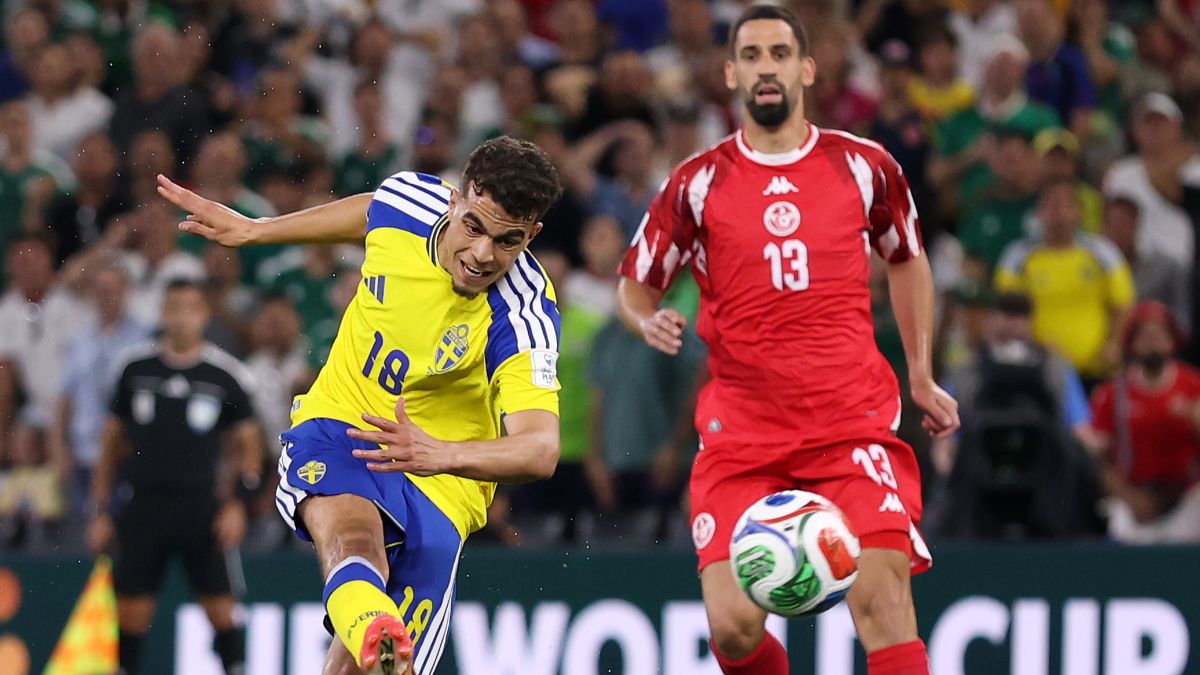 تونسي يسجل في تونس.. من هو ياسين العياري لاعب منتخب السويد