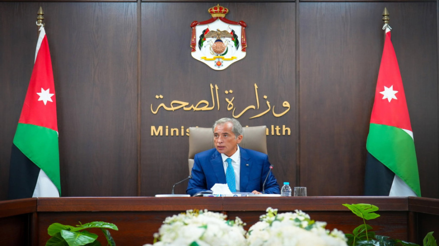 جعفر حسان يوجه بالإسراع في إنجاز المشاريع الصحية وإعادة تشغيل مستشفى عمّان الميداني