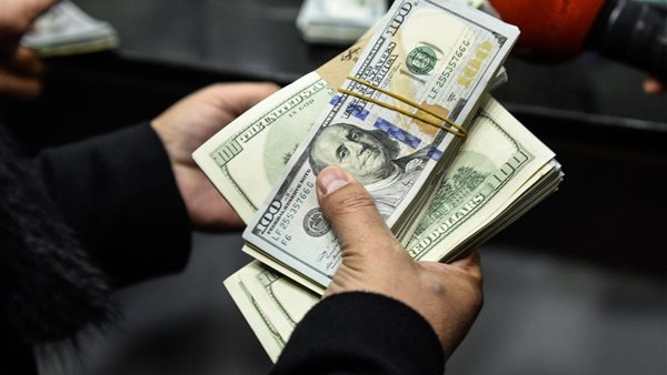 خبير مصرفي: تحويلات المصريين بالخارج تواصل الصعود بدعم الثقة في الاقتصاد المحلي