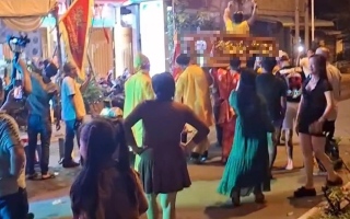خرج من النعش ليرقص ثم الى السجن.. نهاية غير متوقعة لحفل عيد ميلاد في فيتنام